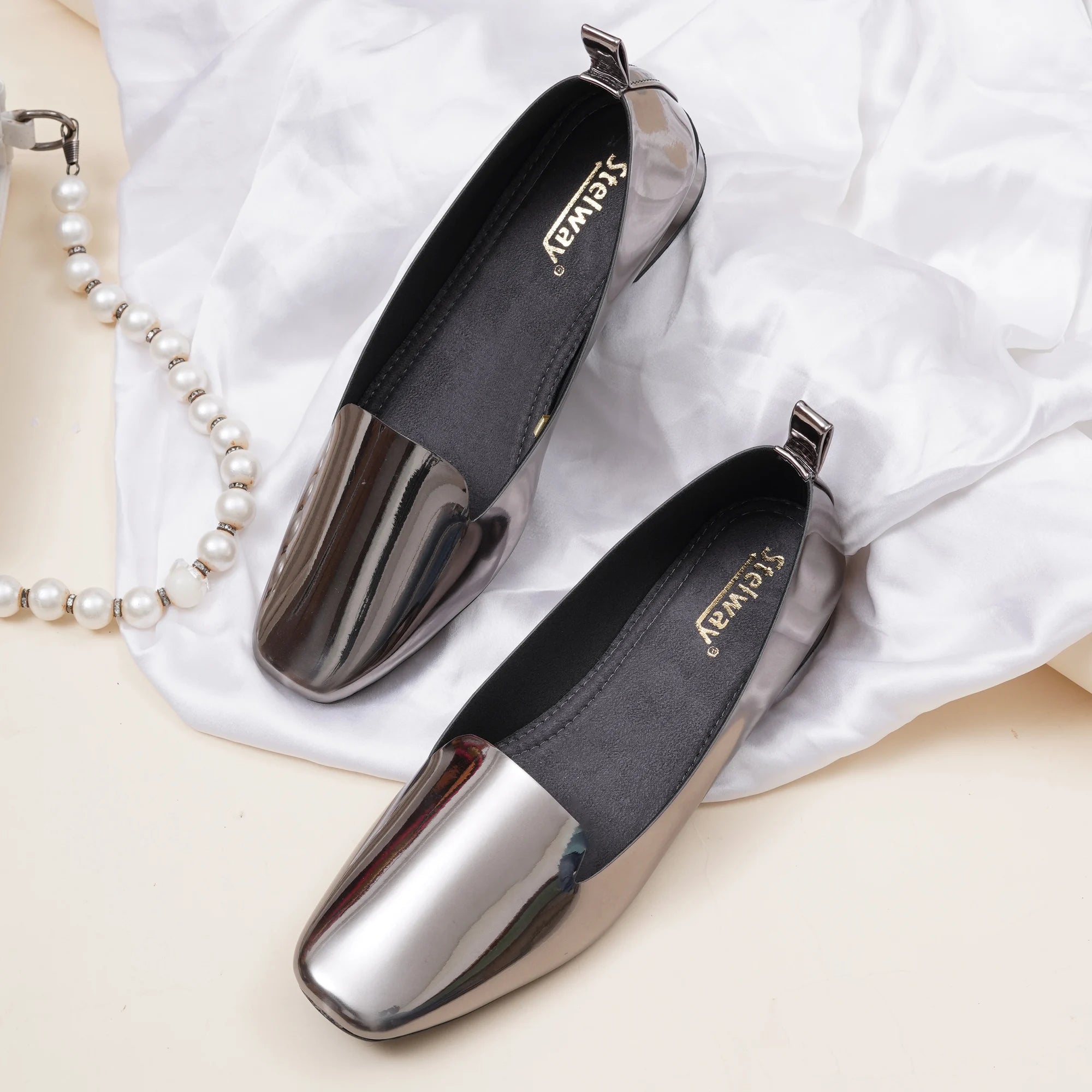 Shiny grey chromium bellies fro women online for parties and wedding dresses like saree, kurta at 1499/-