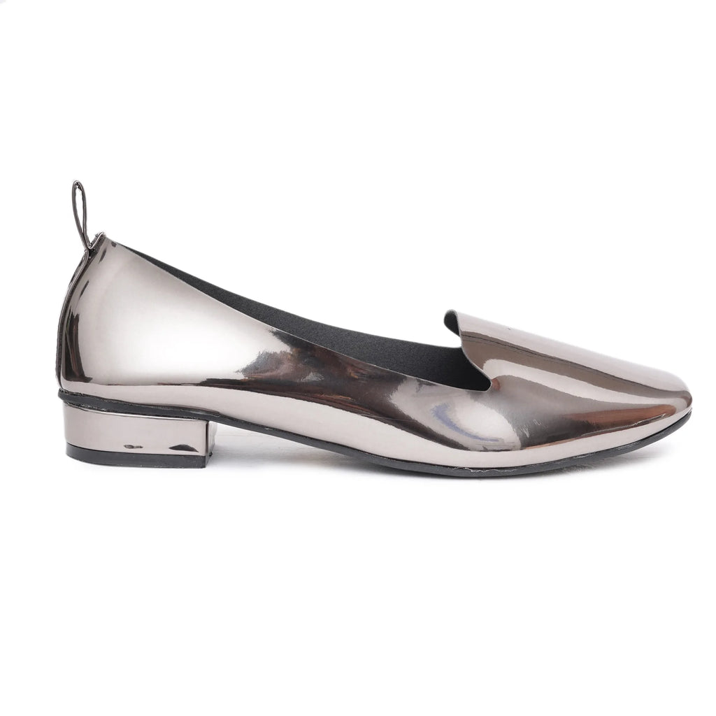 Shiny grey chromium bellies fro women online for parties and wedding dresses like saree, kurta at 1499/-