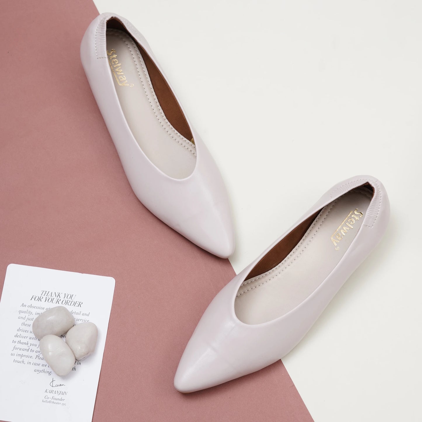 Original Pointed-Toe Off-White Ballerinas