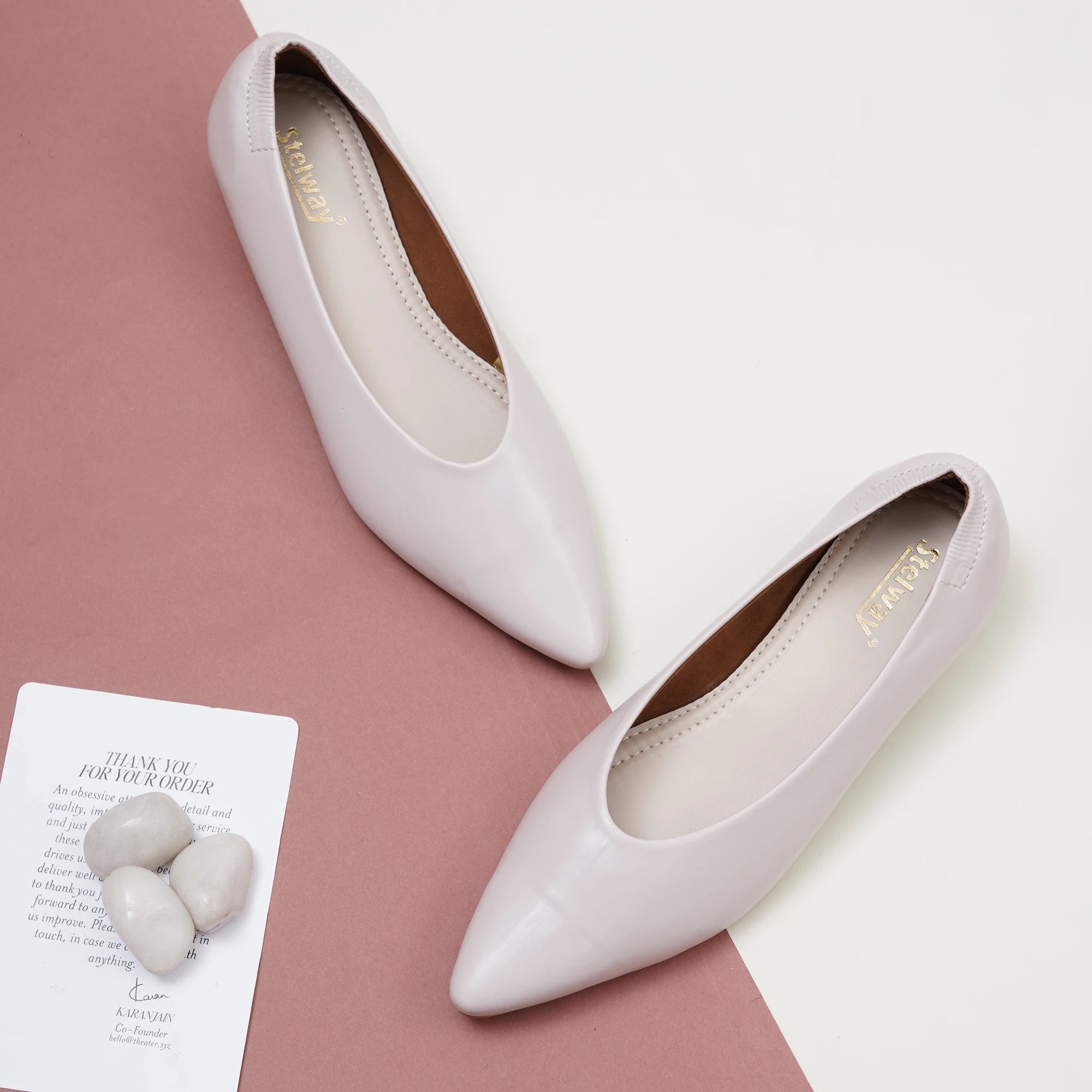 Original Pointed-Toe Off-White Ballerinas